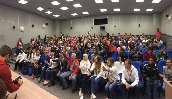 Izobraževalni forum FISU, 6. dan: prostovoljce obiskala delegacija ZUNI 2019