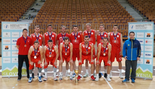 FOTO: Univerza v Ljubljani državni univerzitetni prvak v ko&scaron;arki!
