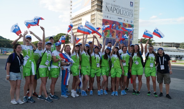 &Scaron;portniki &scaron;tudenti z brezplačnim javnim prevozom
